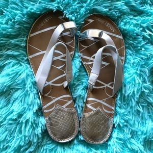 SAM&LIBBY white and gold toe sandal size 7